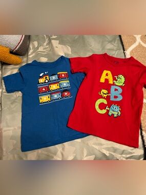 Bundle of 2 The Children's Place 6T graphic tee numbers and letters